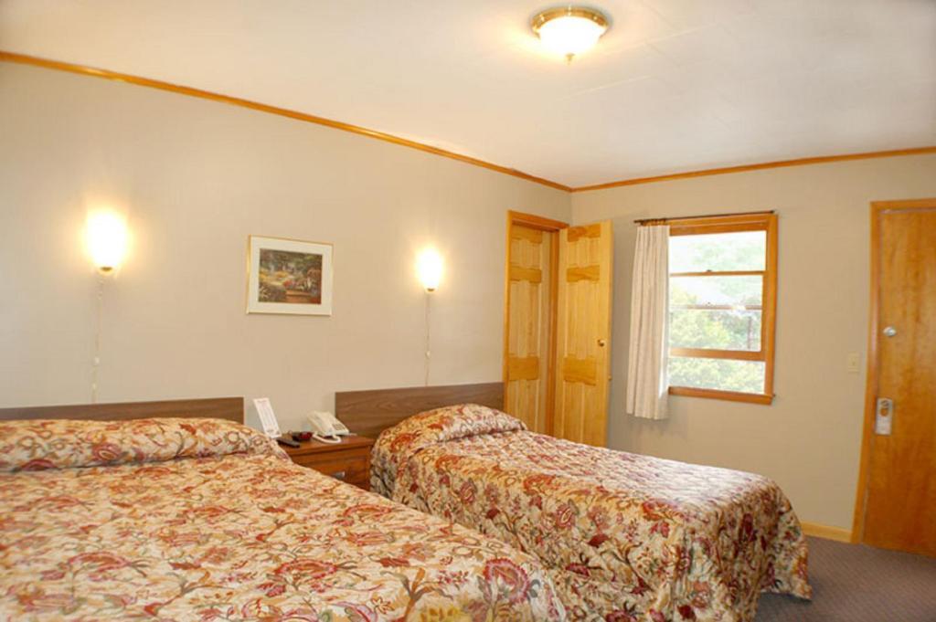 Fran Cove Motel Lake George Rum bild